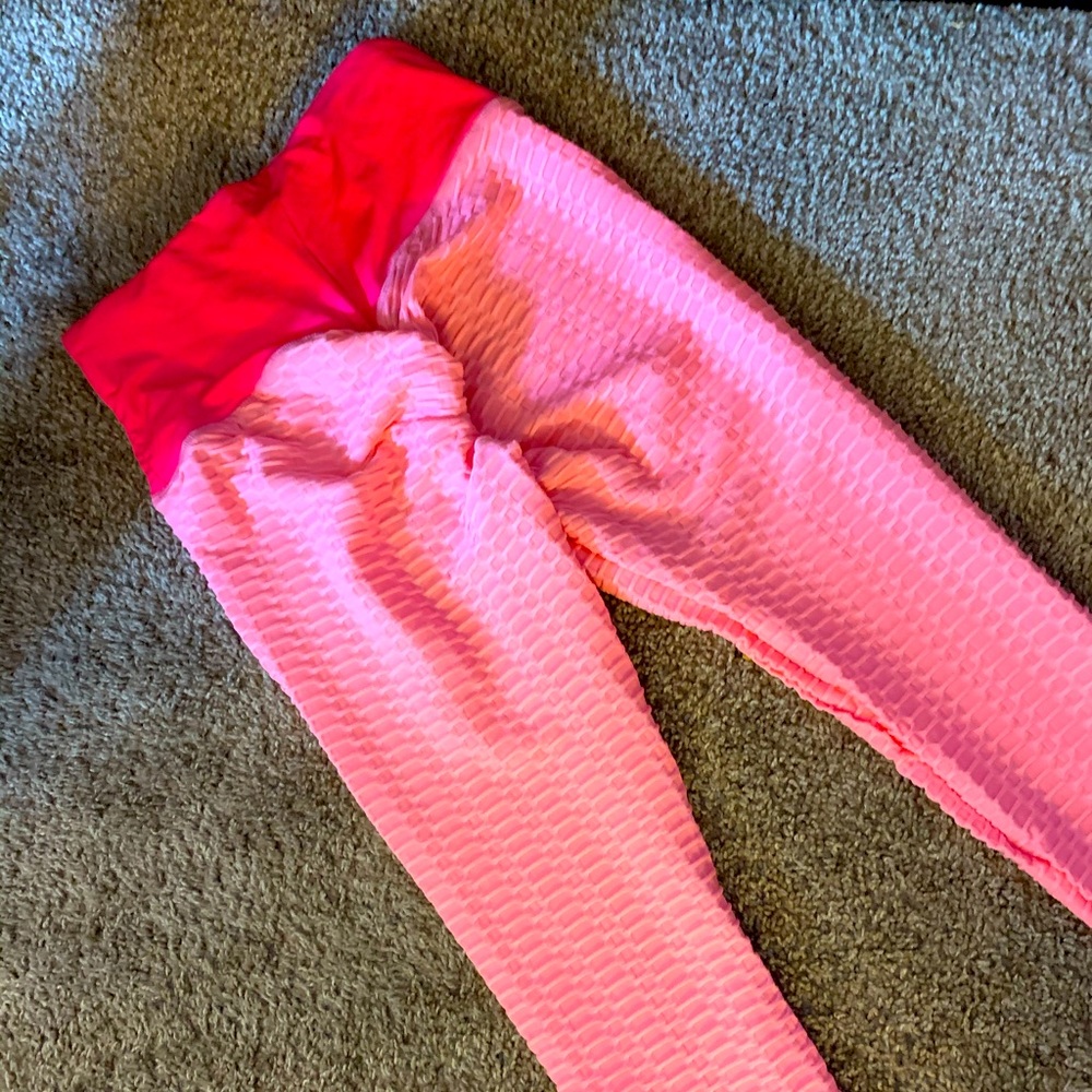 Pink scrunch butt leggings